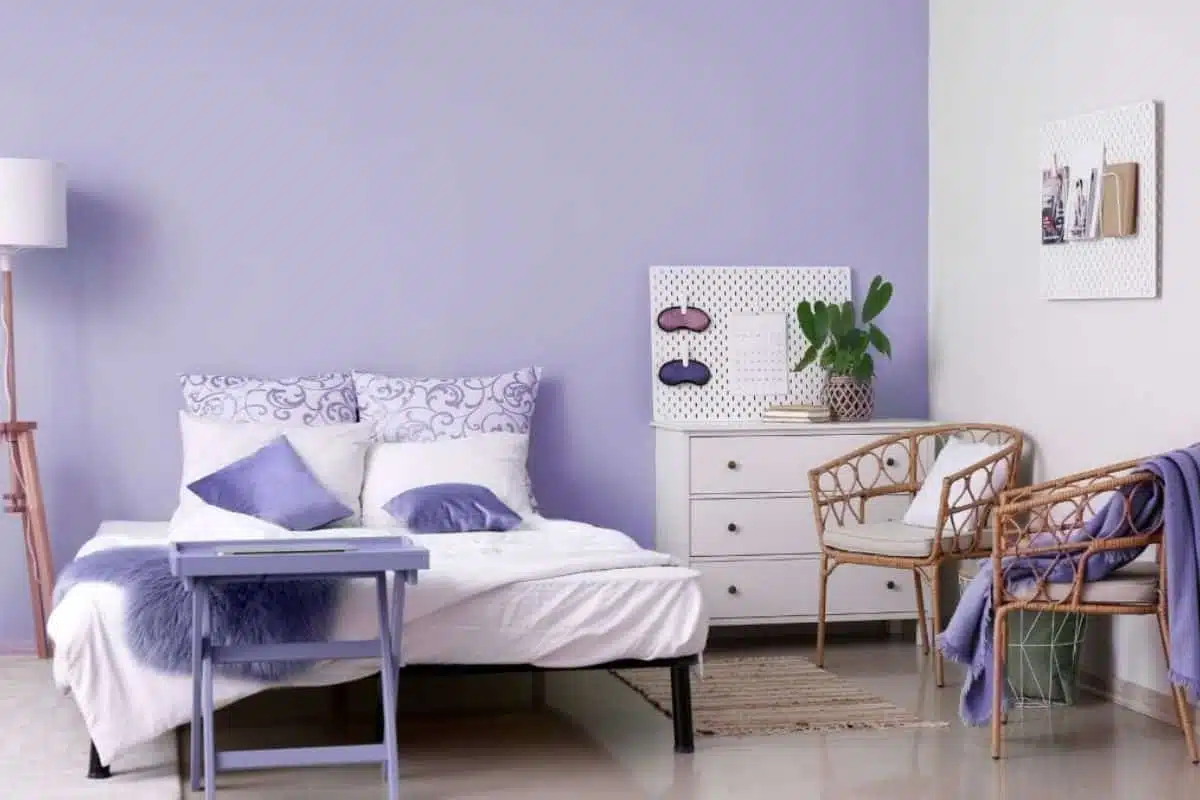 colori tendenza arredamento 2026 - Viola Techno & Lavanda Visionaria