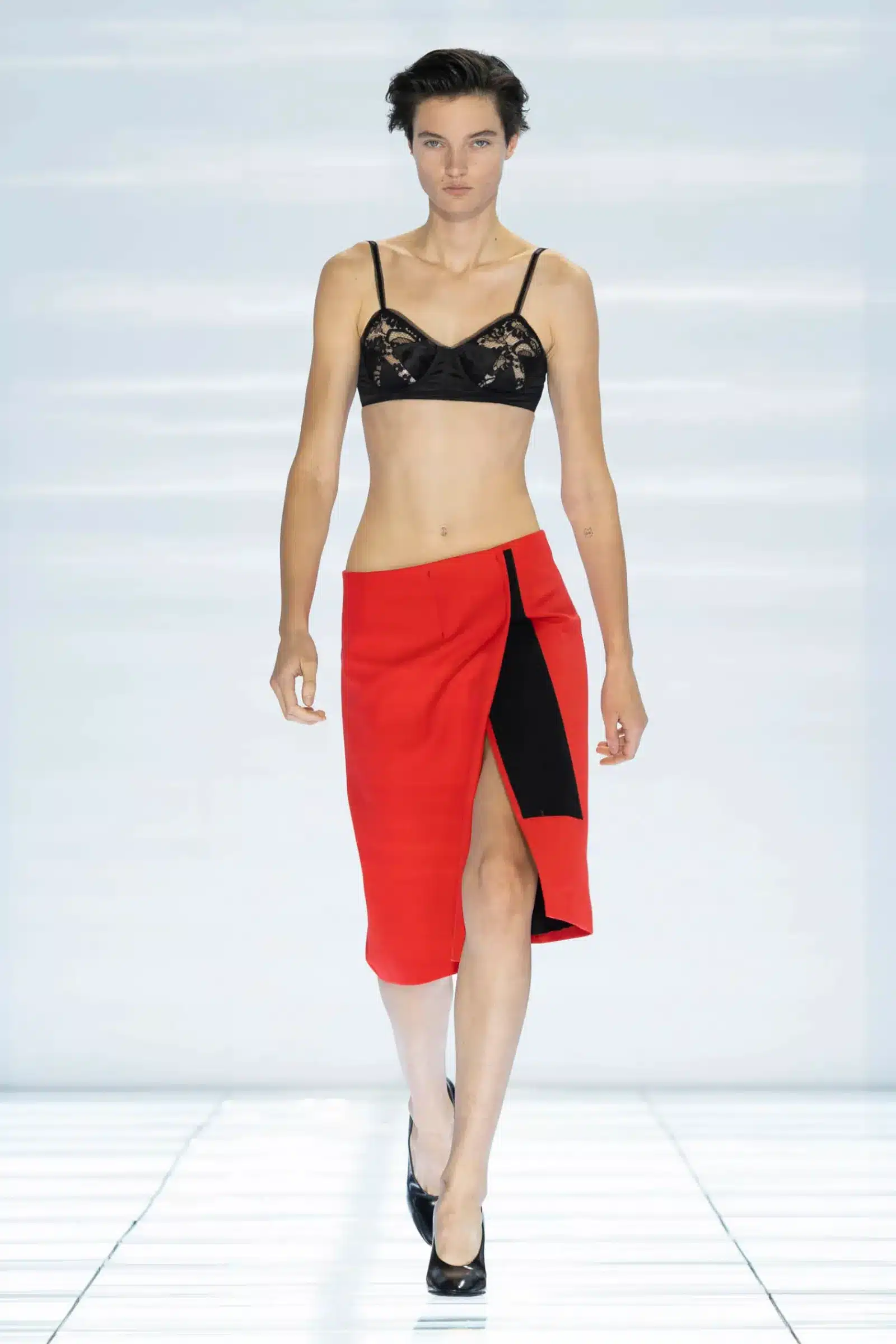 Look della collezione Prada primavera estate 2027 costruita sulla gonna